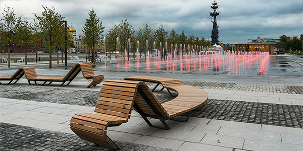 Полиция Москвы начала поиски водителя проехавшего по «Музеону» BMW