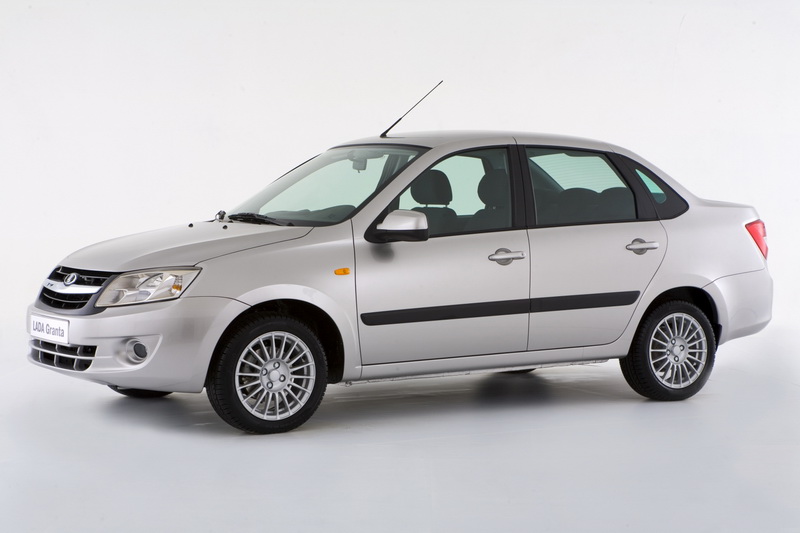 Автодилеры выручили с продажи автомобилей Lada более 68 млрд рублей