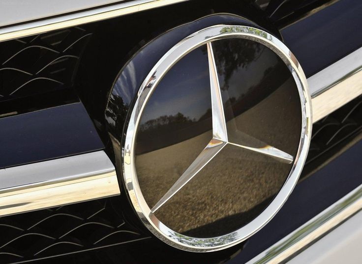 Mercedes-Benz сохраняет лидерство среди премиальных «немцев»